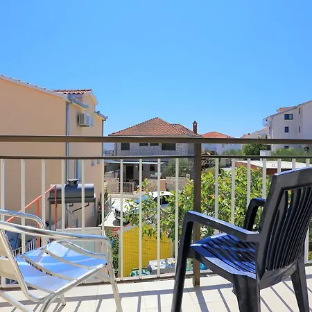 Apartment Apartments By The Sea Businci, Ciovo - 9450 Trogir
