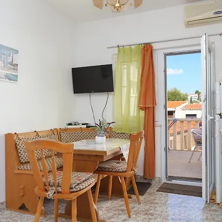 Apartments By The Sea Businci, Ciovo - 9450
