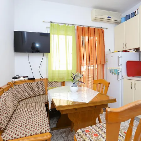 Apartments By The Sea Businci, Ciovo - 9450 *